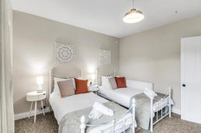 2br Marlborough Rest Free Parking Workspace